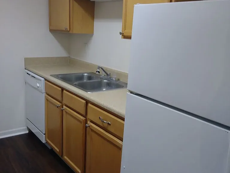 185 - COUNTRY VIEW APARTMENTS — Photo 14