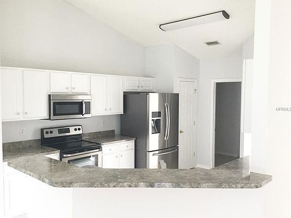 3rd image of 1072 Pioneer Dr