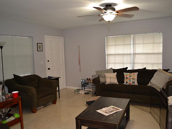 4th image of 2611 E Pine St