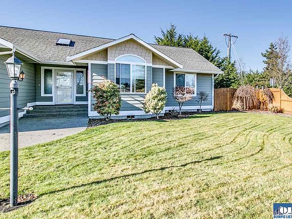 3rd image of 11 Aspen Creek Way
