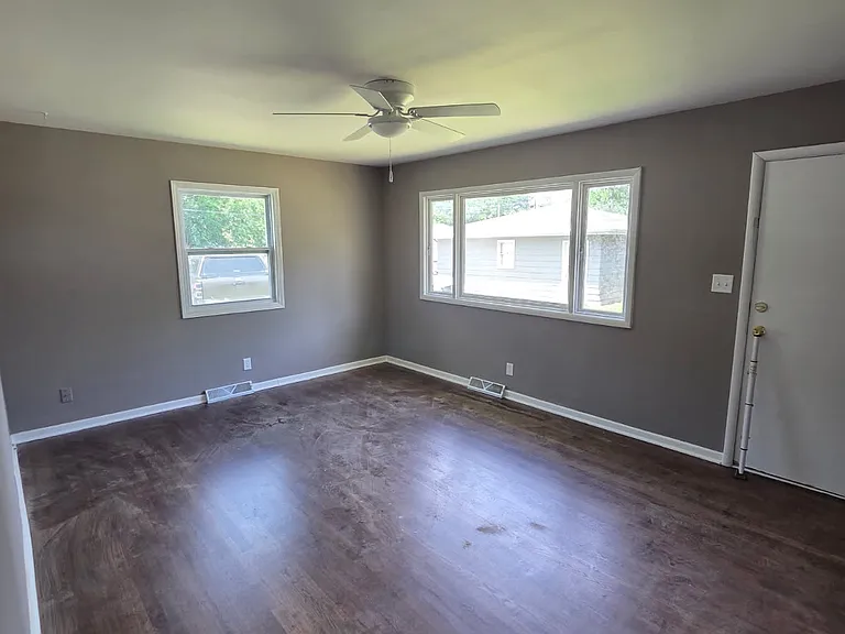 123 SW Roosevelt St #A — Photo 5