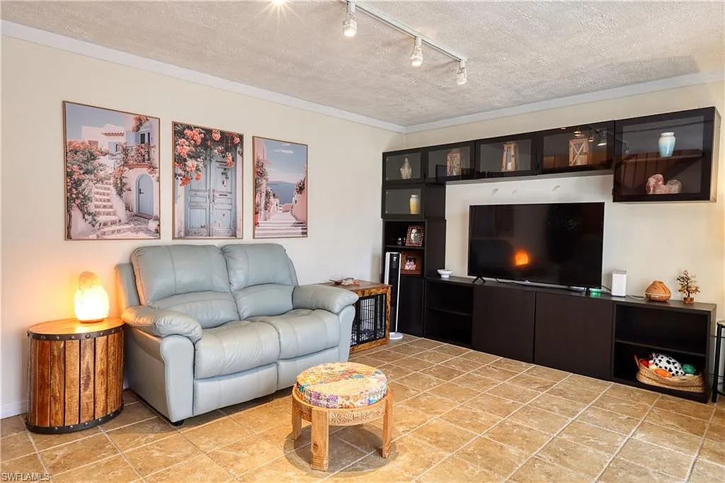 2 bed, 2.0 bath, 1260 sqft, $2,000 — Photo 3