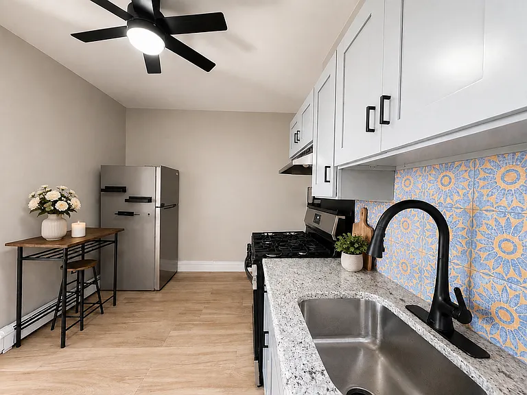 452 Avenue E #5 — Photo 4
