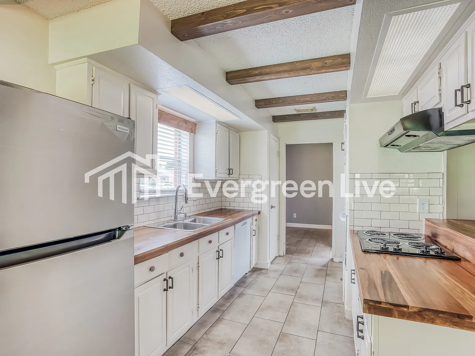 4 bed, 2.0 bath, 2337 sqft, $1,995 — Photo 4