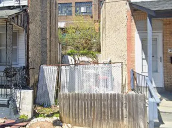 2675 Deacon St, Philadelphia, PA 19129