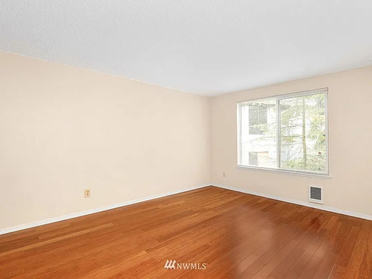 4635 W Lake Sammamish Pkwy SE #G201 — Photo 13