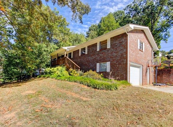 3rd image of 2652 Karenwood Dr
