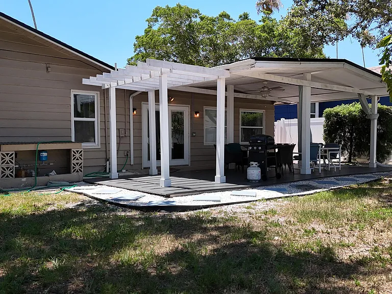 811 33rd St W — Photo 14
