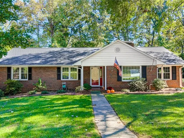 2999 Ormond Dr, Winston Salem, NC 27106