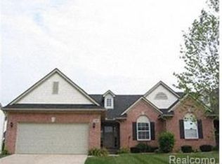 516 Snowfall Ct, Howell, MI 48843