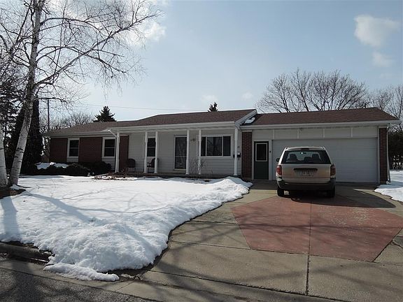 3rd image of 109 N 10th Pl