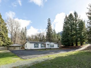 3084 Fish Hatchery Rd, Grants Pass, OR 97527