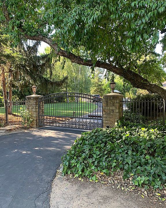 Entry Gate (off East Lane) 