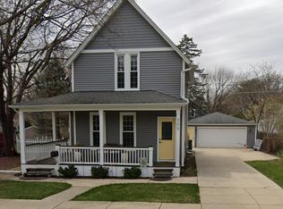 305 E 2nd St, Dundee, IL 60118