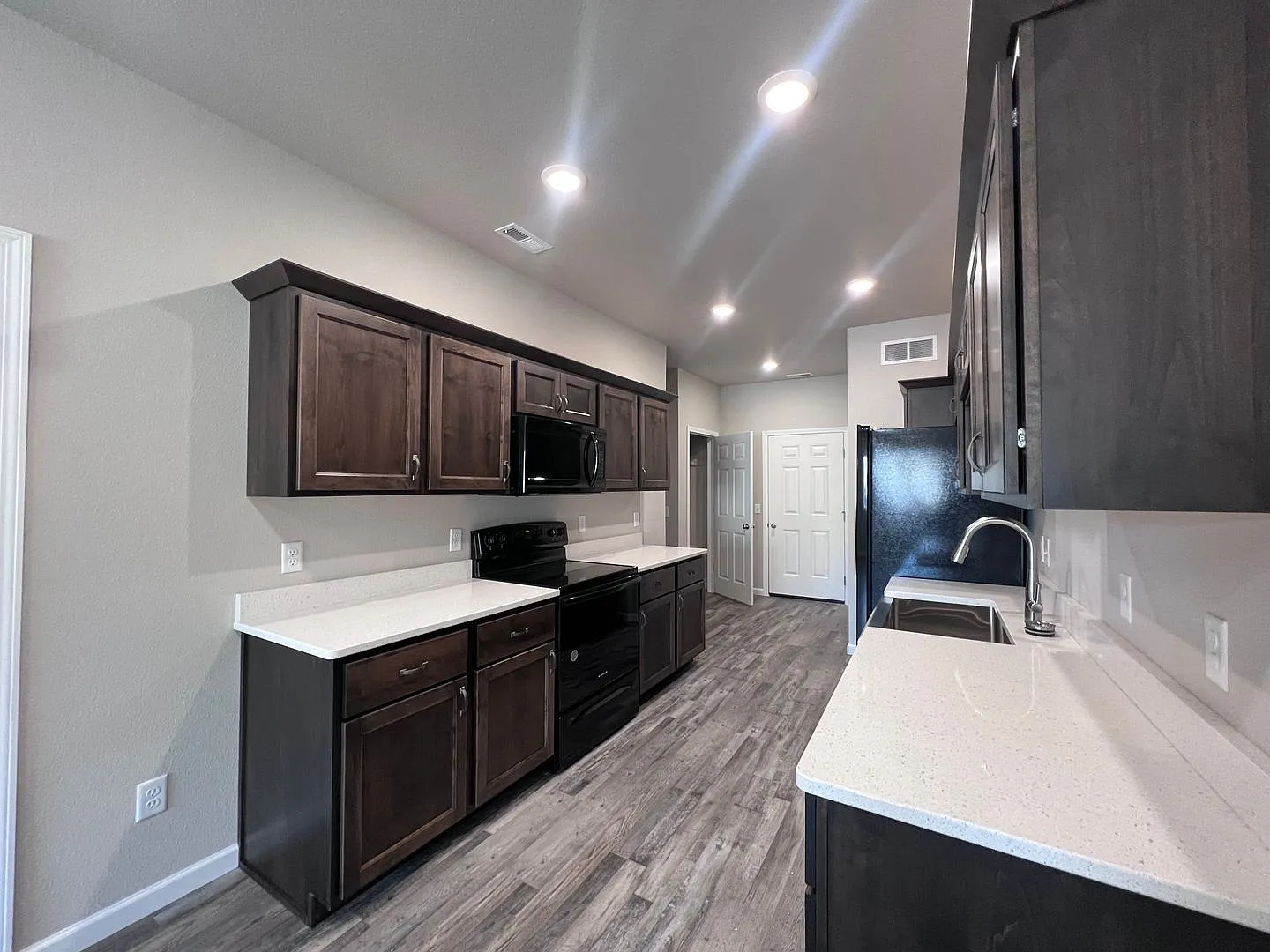 2-bedroom Townhome near Legacy High School! — Photo 2