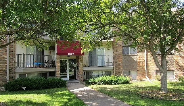 White Bear Manor Apts. — Photo 4