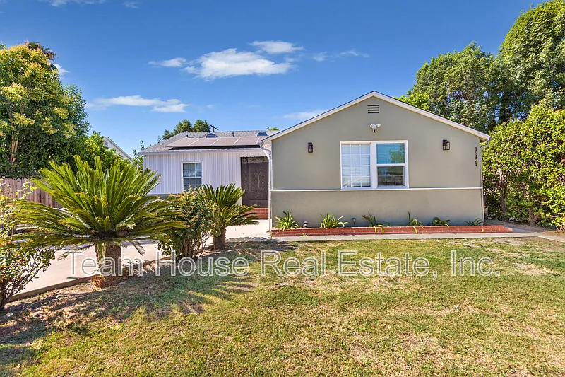 3 bed, 2.0 bath, 1461 sqft, $3,695 — Photo 2
