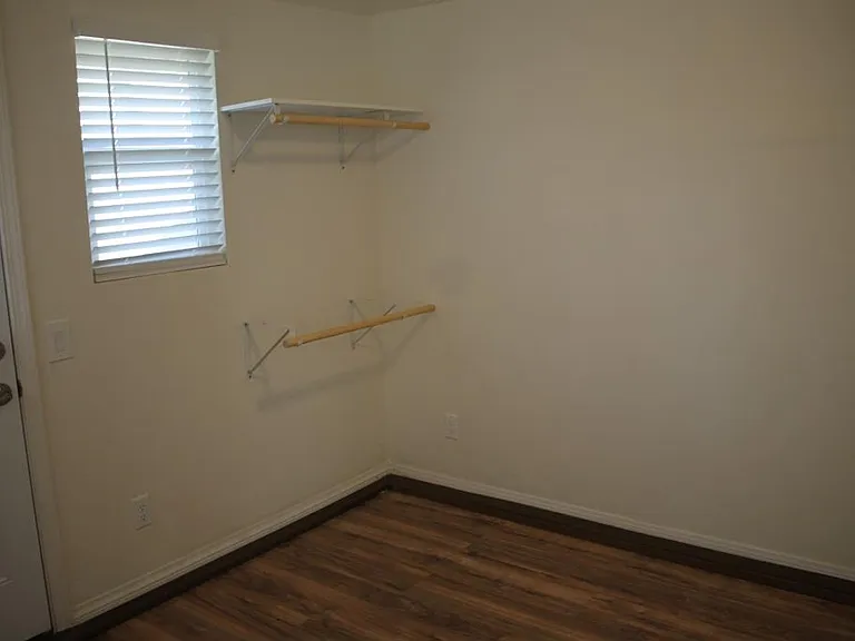 222 1/2 E California Ave — Photo 6