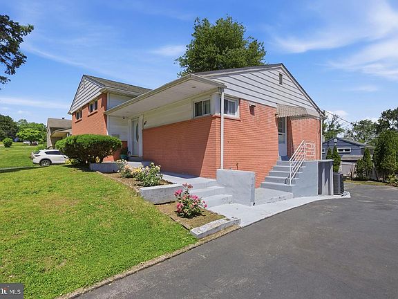 3rd image of 417 Foster Dr