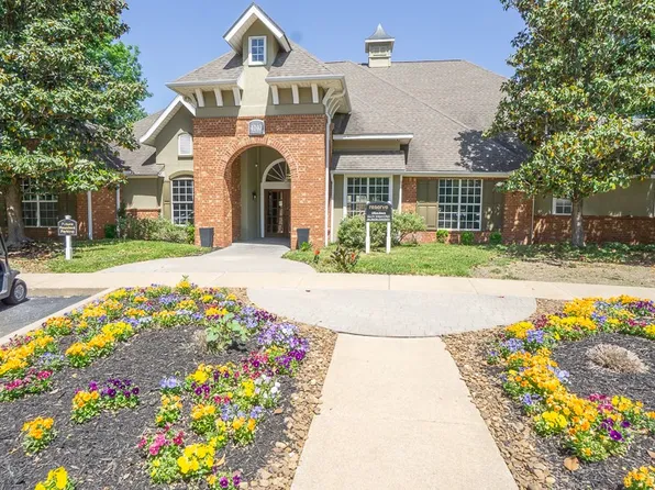 4261 NE Meadow Creek Cir APT 306, Fayetteville, AR 72703