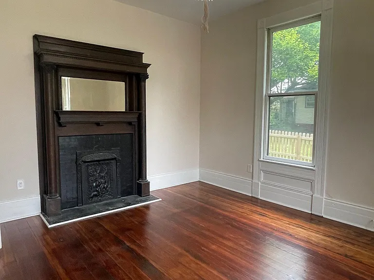 1404 Hannah Ave — Photo 2