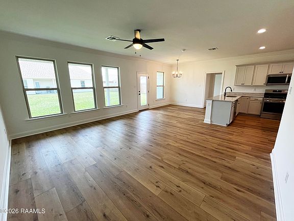 4th image of 208 Hidden Meadows Dr