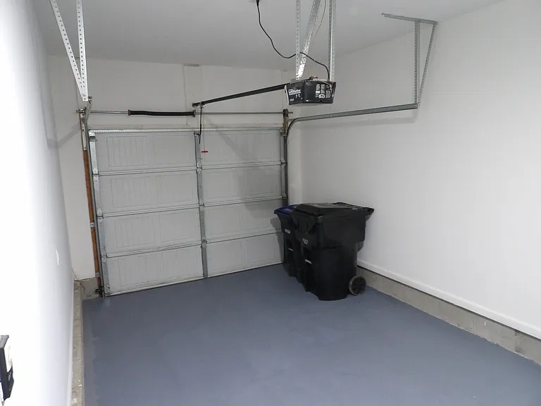 108 Charleston Ct — Photo 43