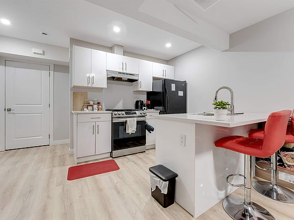 3rd image of 1663 Cavanagh Blvd SW