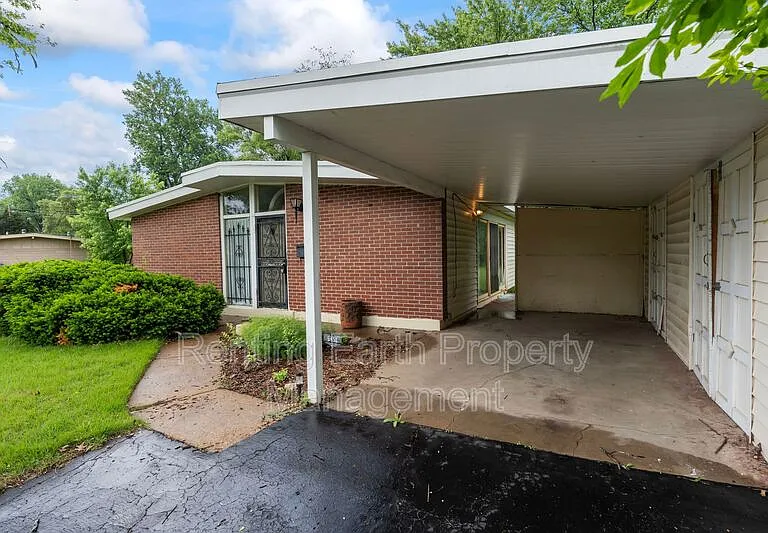 6452 Evergreen Blvd — Photo 7