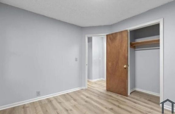 3rd image of 3972 Sullivan St #1