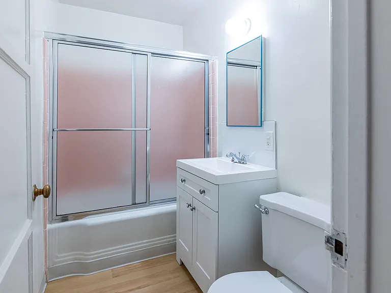 Gayley Manor Apartments — Photo 72