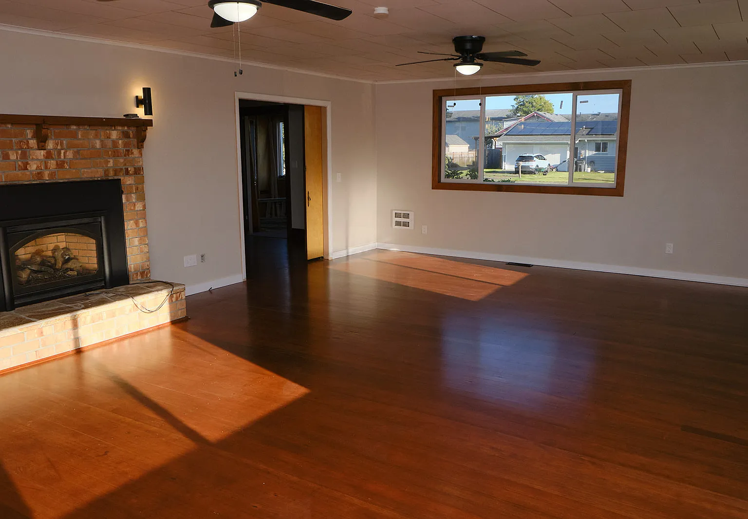 4 bed, 2.5 bath, 1900 sqft, $2,000 — Photo 2