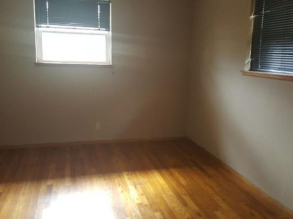 2nd image of 212 NE Rockwood Ave