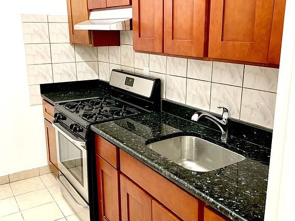 5th image of 3909 47th Ave APT B3