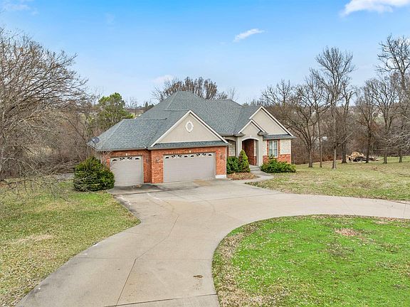 3rd image of 29121 Apple Valley Rd