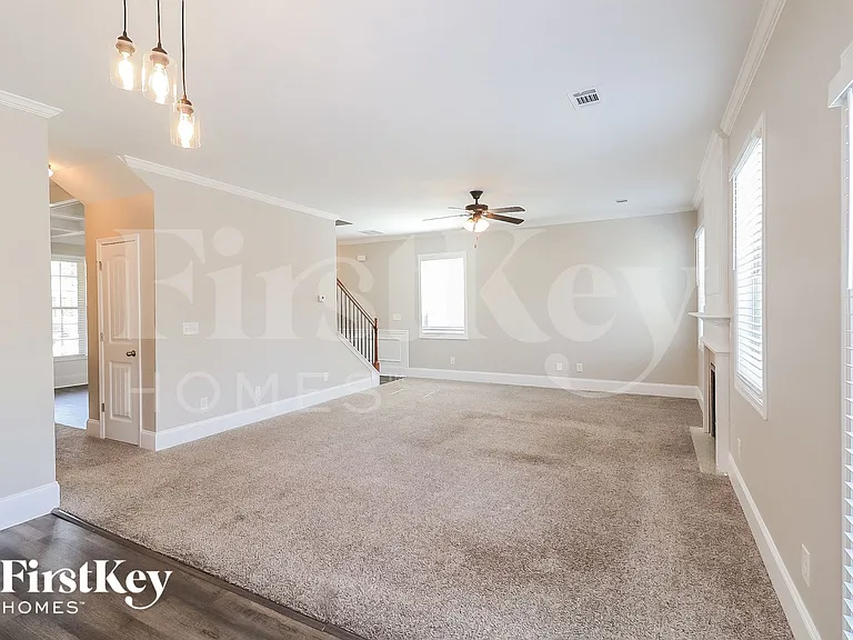 821 Harrison Dr — Photo 4