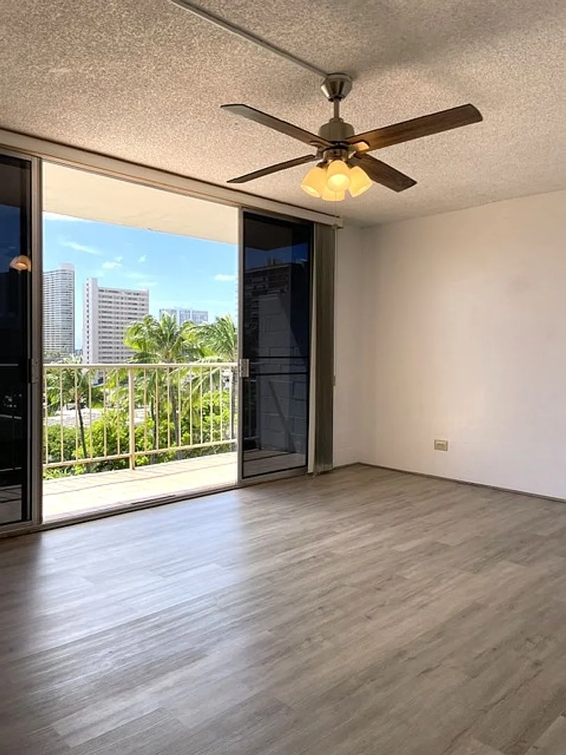 Pet-Friendly Moiliili Unit For Rent Available Now — Photo 2