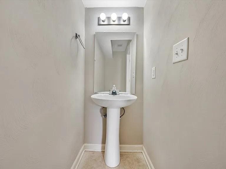130 Salem Ln — Photo 11