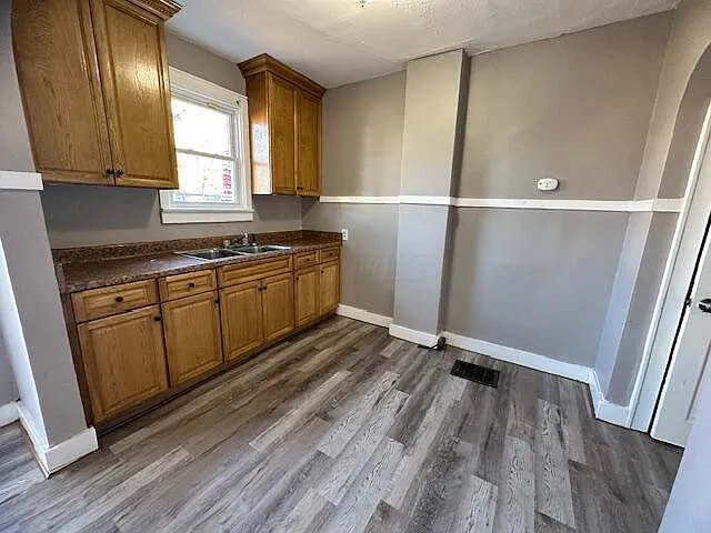 499 S Ogden Ave — Photo 3