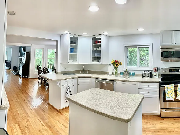 4674 Lake Dr — Photo 12