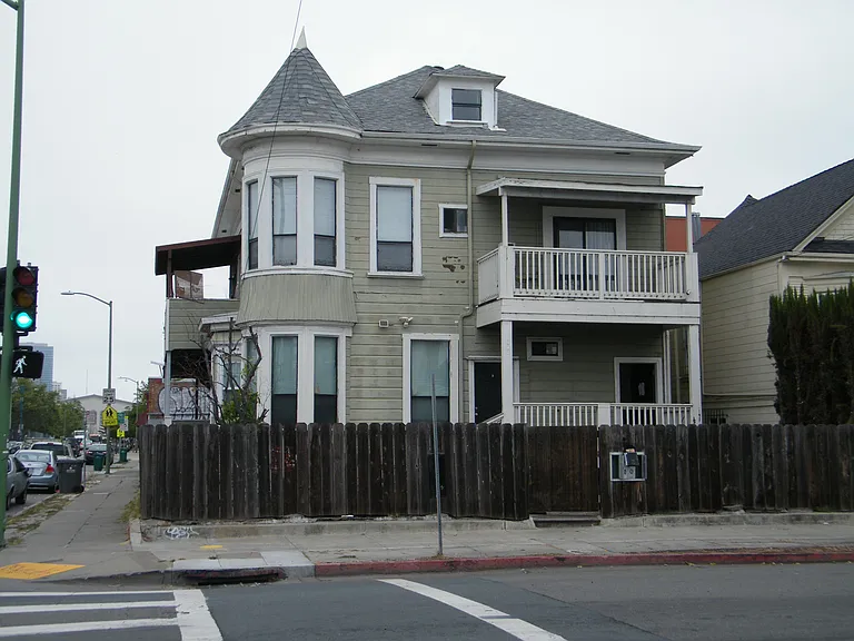 1005 5th Ave #L — Photo 1