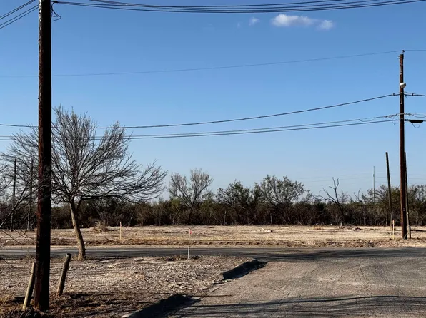 41 Gilberto St #17, Del Rio, TX 78840