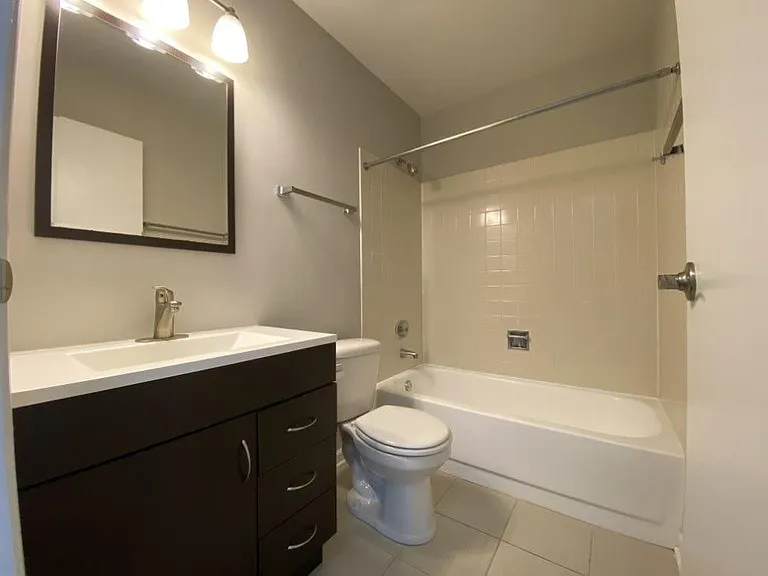 Halsted Place — Photo 24