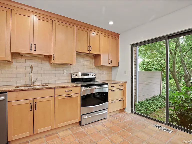 41 Rambling Brook Rd — Photo 6