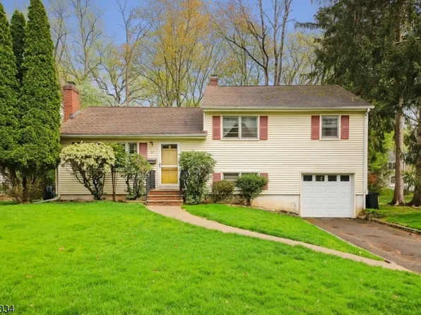 22 Springbrook Rd, Livingston Twp., NJ 07039