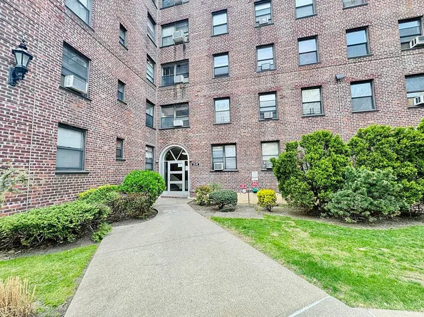 25-18 Union St APT 2E, Flushing, NY 11354
