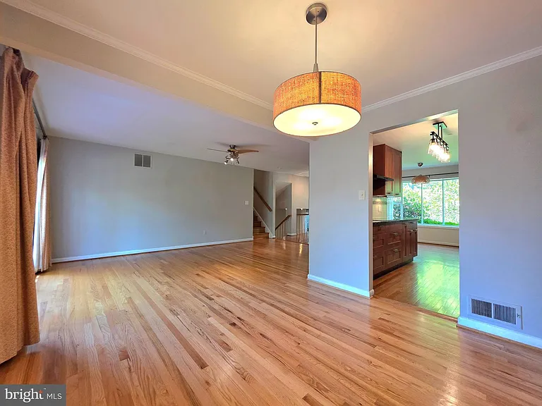 2215 Collingwood Rd — Photo 11