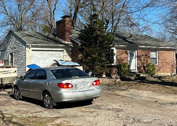 3rd image of 4112 Valley Station Rd
