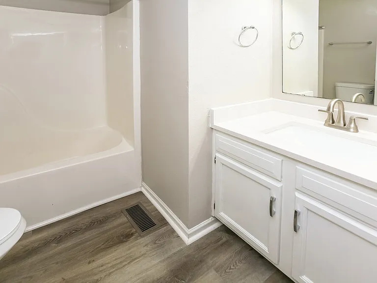 9761 Trail Dr — Photo 15