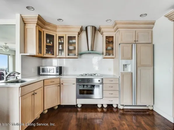 31 Hylan Blvd, Staten Island, NY